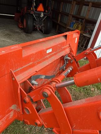 Image of Kubota M8560 equipment image 4