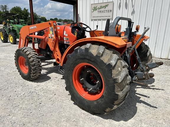 Image of Kubota M9960 equipment image 4