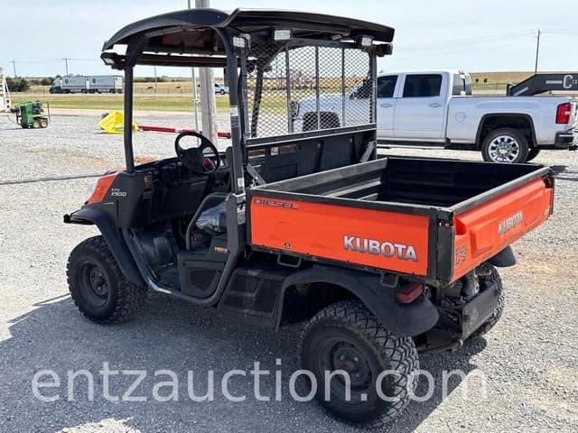 Image of Kubota RTVX900 equipment image 2