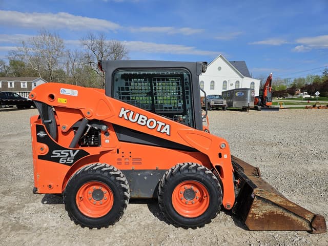 Image of Kubota SSV65 equipment image 3