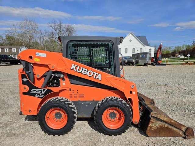 Image of Kubota SSV65 equipment image 3