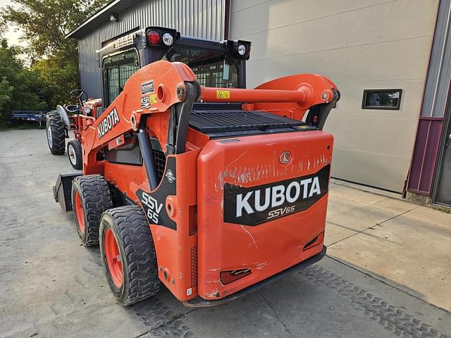 Image of Kubota SSV65 equipment image 2