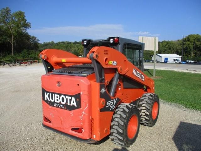 Image of Kubota SSV75 equipment image 3