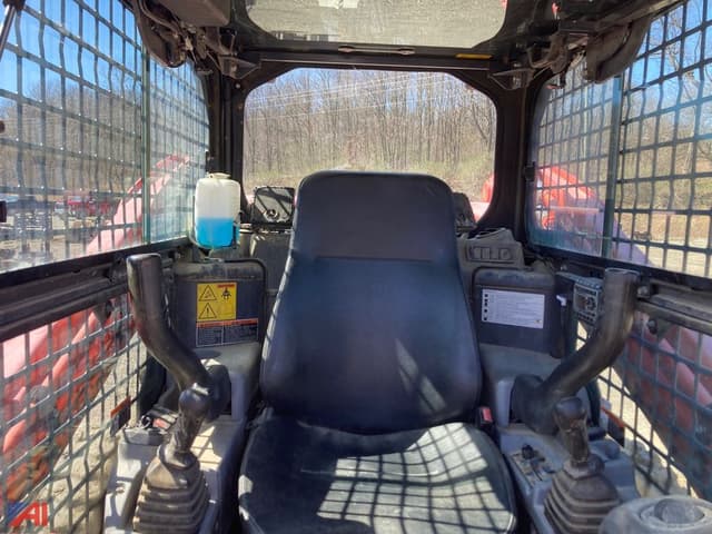 Image of Kubota SVL75-2 equipment image 4