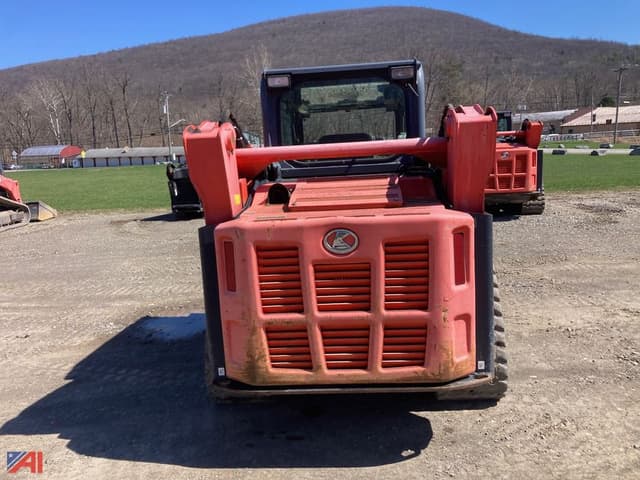 Image of Kubota SVL75-2 equipment image 2