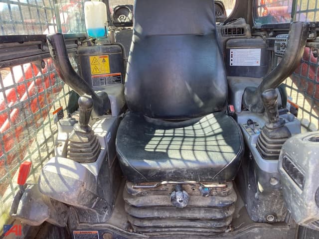 Image of Kubota SVL75-2 equipment image 4