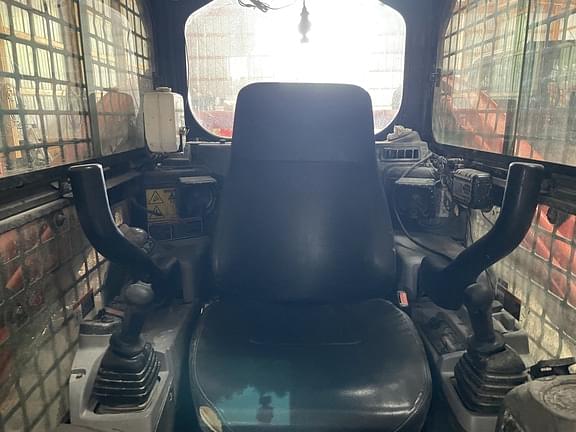 Image of Kubota SVL75 equipment image 3