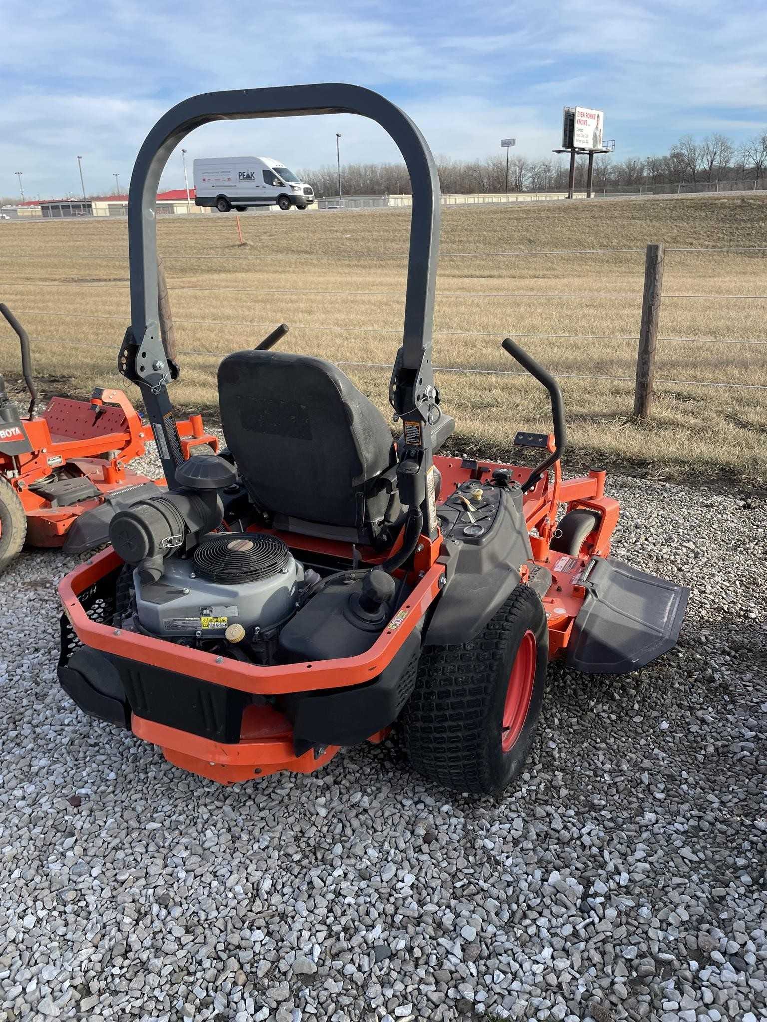 2015 Kubota Z724XKW Equipment Image0