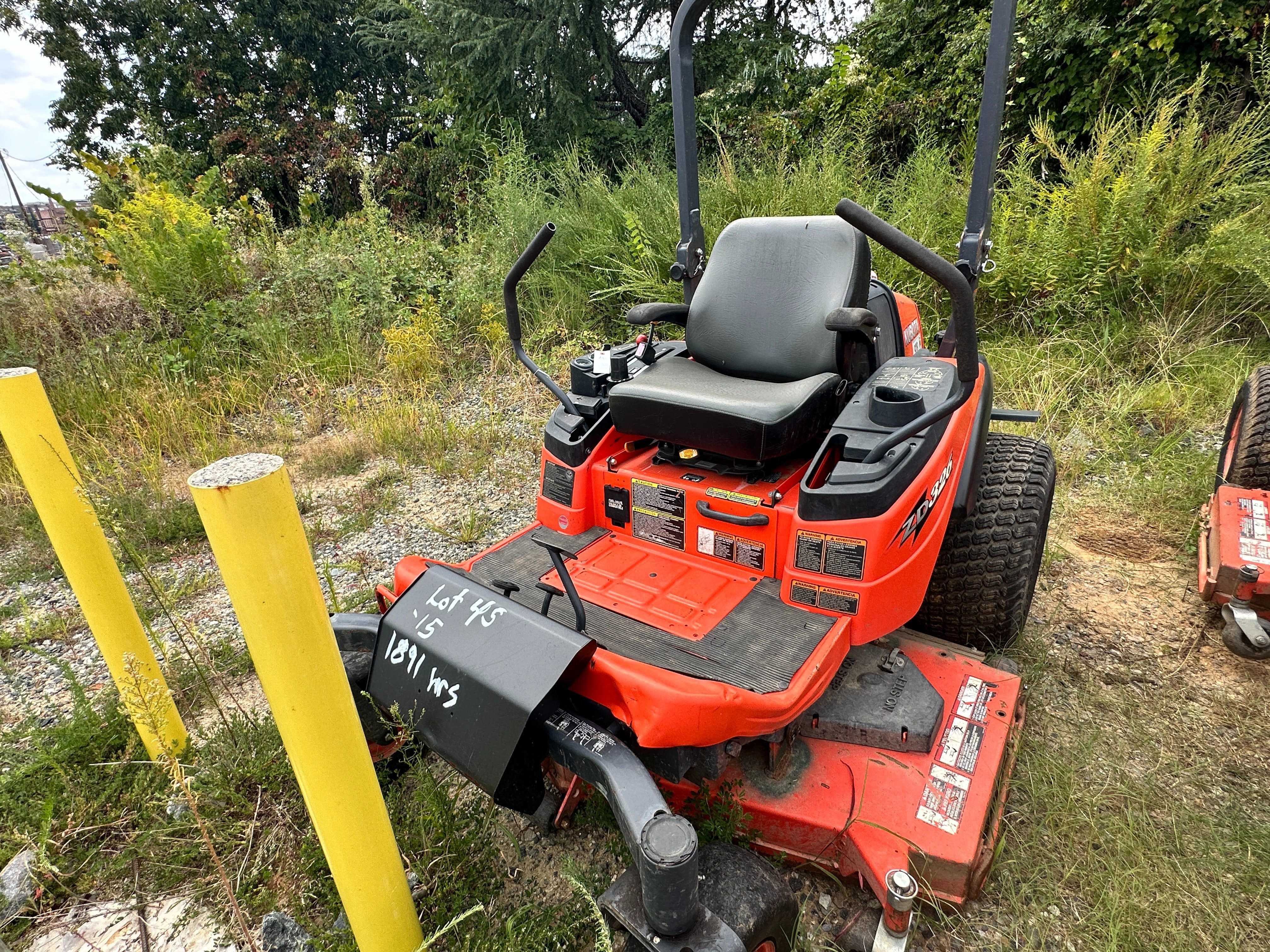 2015 Kubota ZD326 Equipment Image0