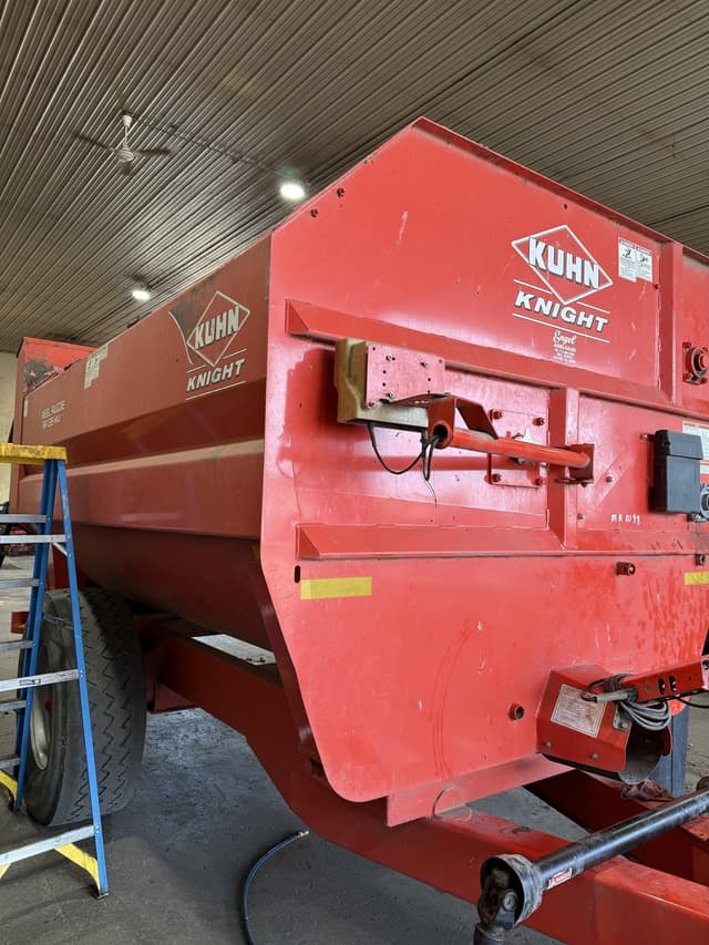 Image of Kuhn Knight RA136 equipment image 1