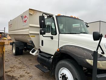 2015 International 4300 DT466 Equipment Image0