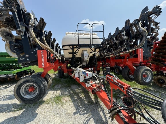 2015 Kuhn Krause Gladiator 1200 Equipment Image0