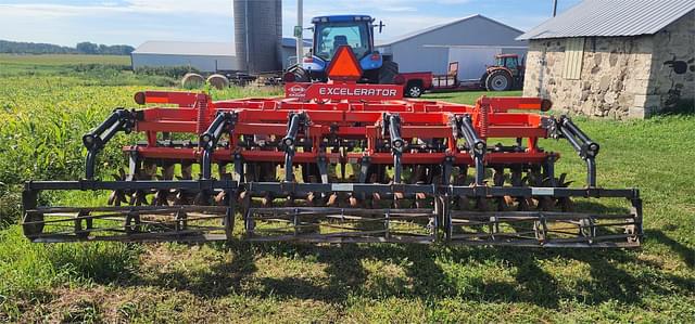 Image of Kuhn Krause Excelerator 8000 equipment image 3