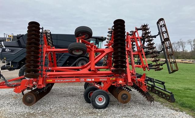 Image of Kuhn Krause Excelerator 8000 equipment image 1