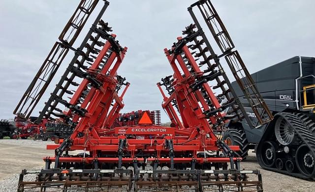 Image of Kuhn Krause Excelerator 8000 equipment image 3