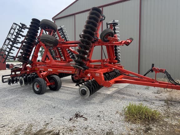 Image of Kuhn Krause Excelerator 8000 equipment image 1