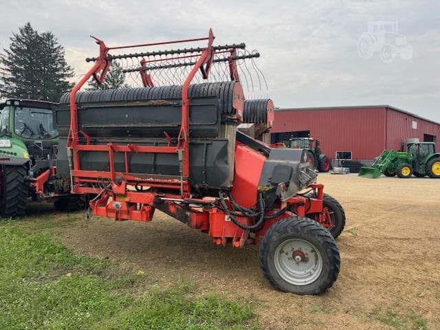 Image of Kuhn Merge-Maxx 900 equipment image 4