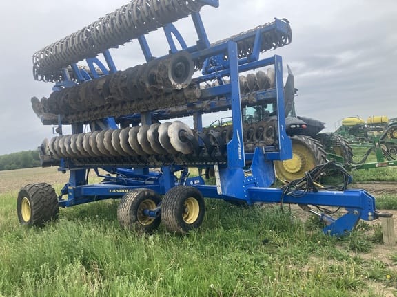 2015 Landoll 7831 Equipment Image0