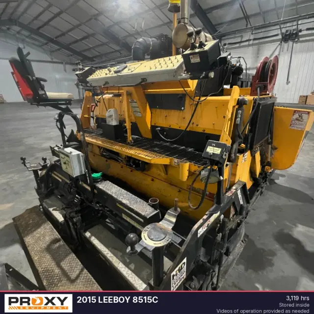 Image of LeeBoy 8515C equipment image 3