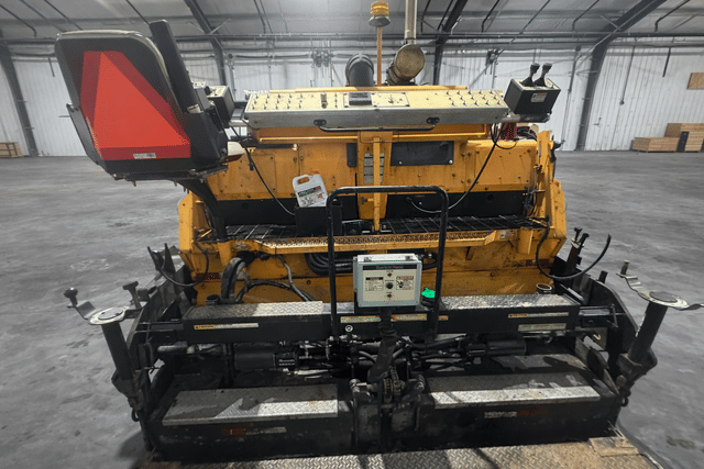 Image of LeeBoy 8515C equipment image 2