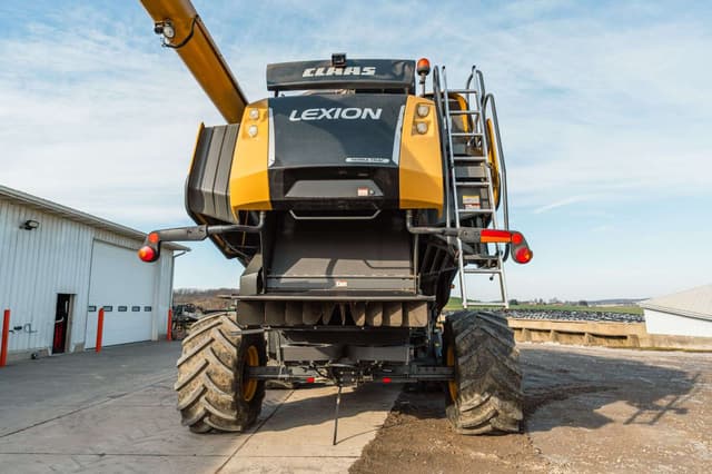 Image of CLAAS LEXION 740TT equipment image 3