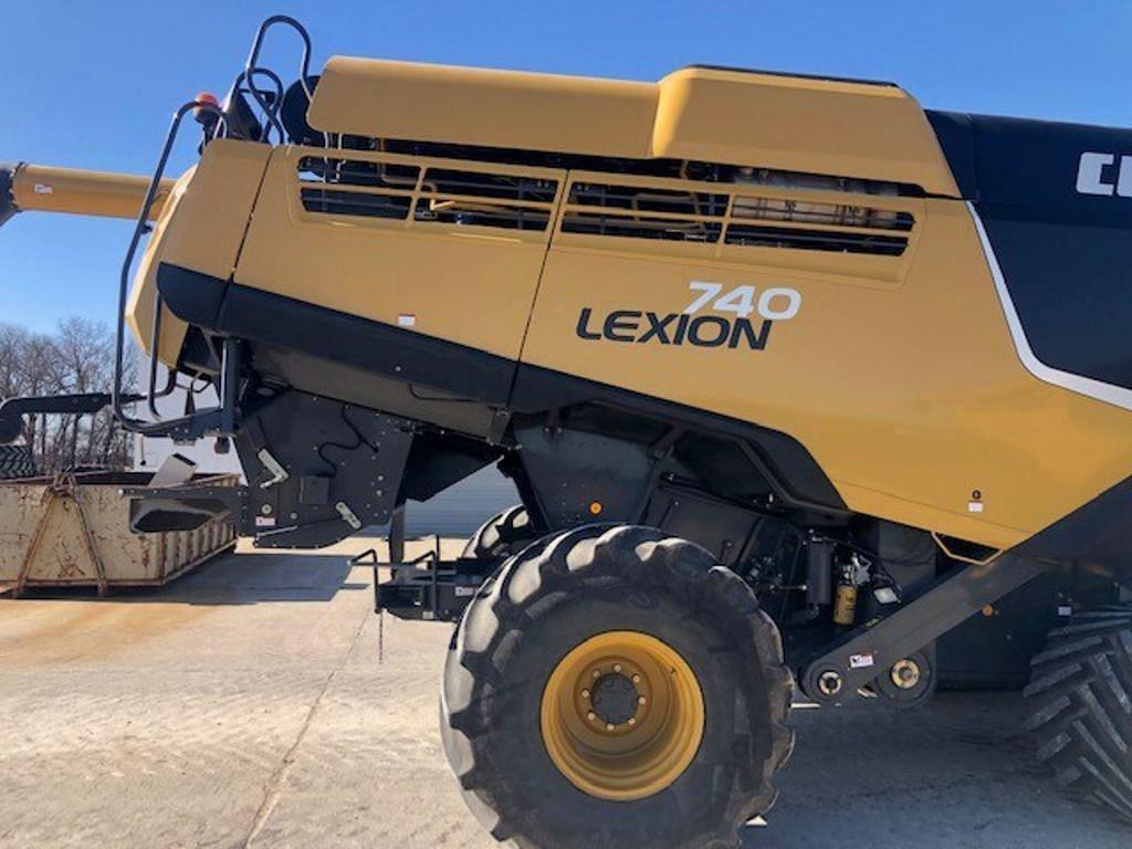 Main image CLAAS LEXION 740TT 6
