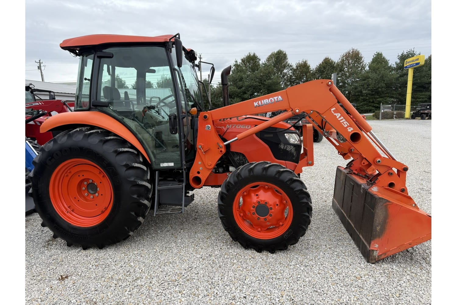 2015 Kubota M7060 Equipment Image0
