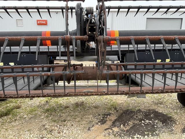 Image of MacDon D65 equipment image 2