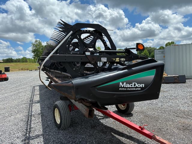 Image of MacDon D65-S equipment image 1