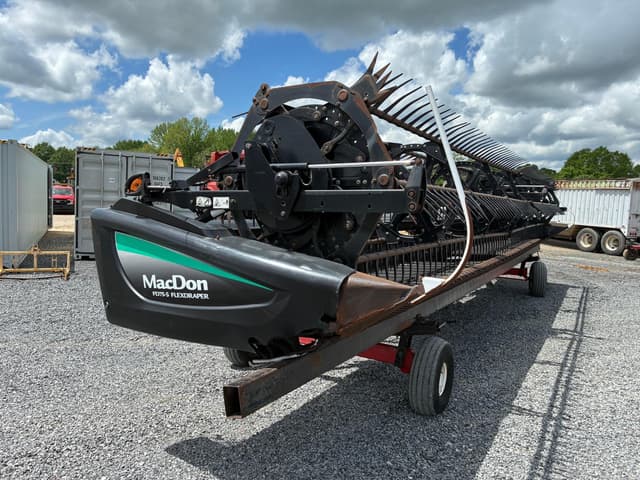 Image of MacDon D65-S equipment image 4