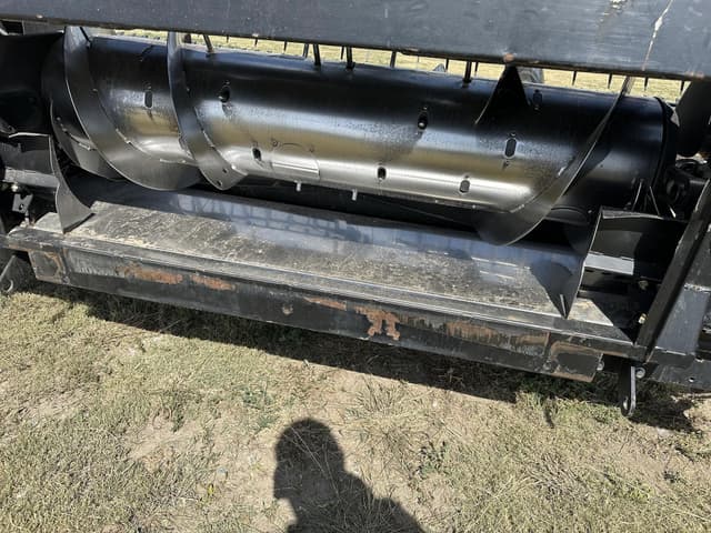 Image of MacDon D-65S equipment image 3