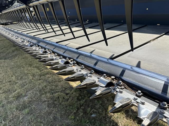 Image of MacDon D-65S equipment image 1