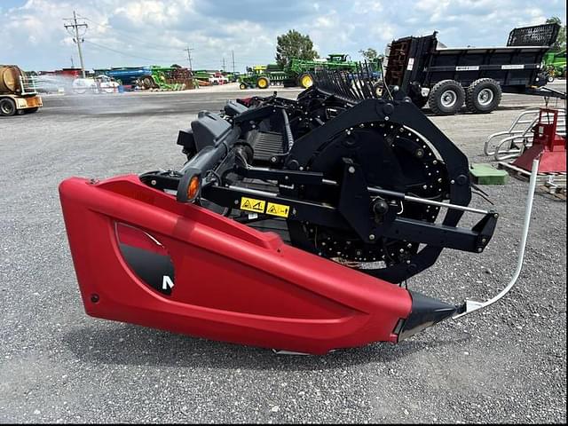 Image of MacDon FD75 equipment image 4