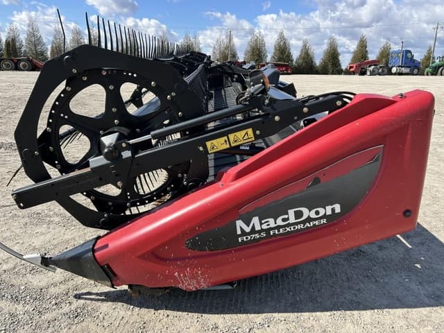 Image of MacDon FD75 equipment image 4