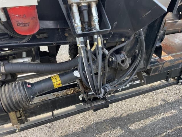 Image of MacDon FD75 equipment image 4