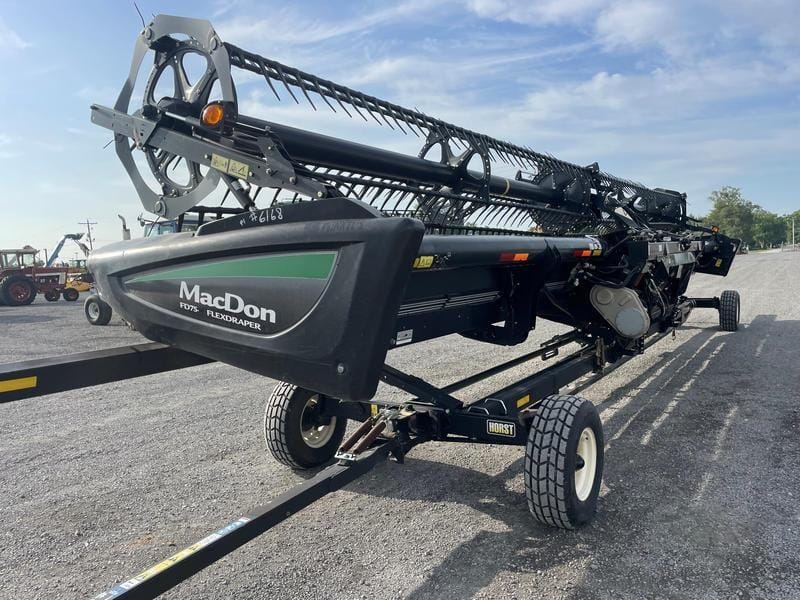 2015 MacDon FD75 Equipment Image0