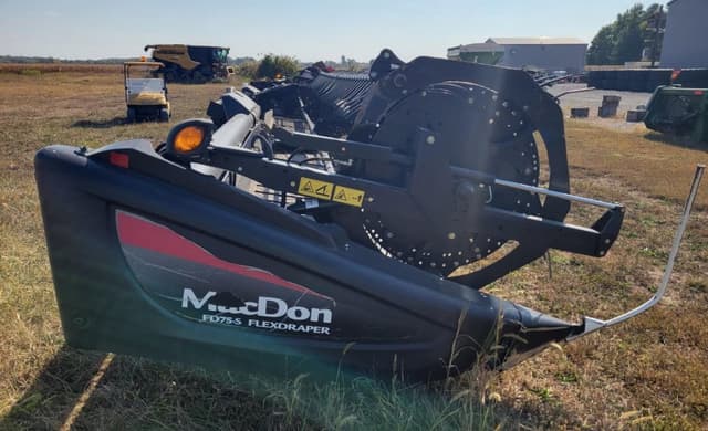 Image of MacDon FD75 equipment image 2