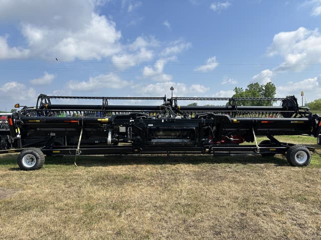 Image of MacDon FD75 equipment image 2