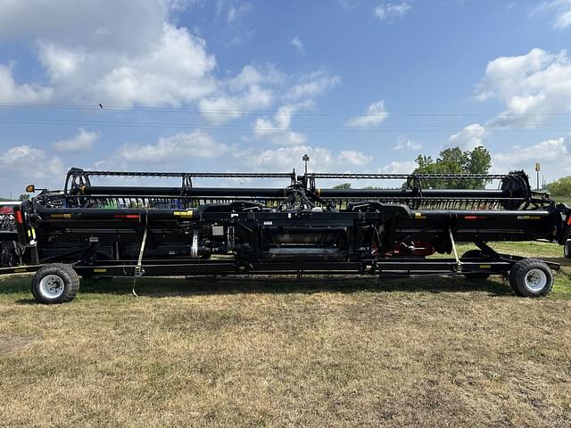 Image of MacDon FD75 equipment image 2