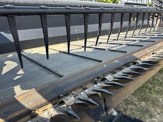 Image of MacDon FD75 equipment image 4