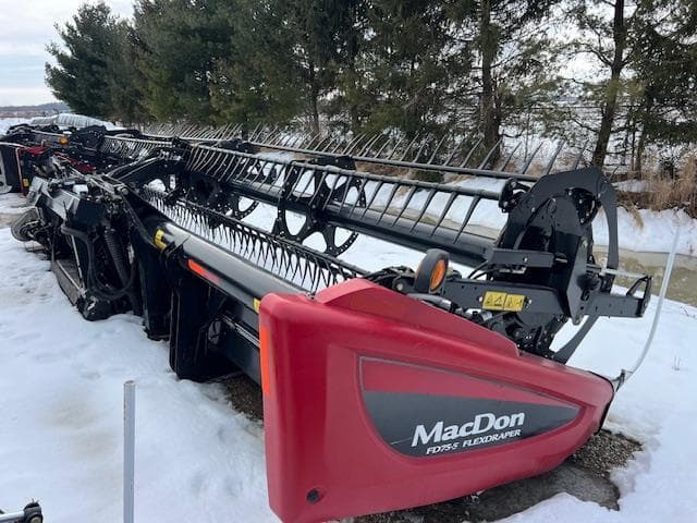 Image of MacDon FD75 equipment image 4