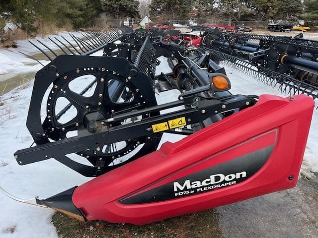 Image of MacDon FD75 equipment image 2