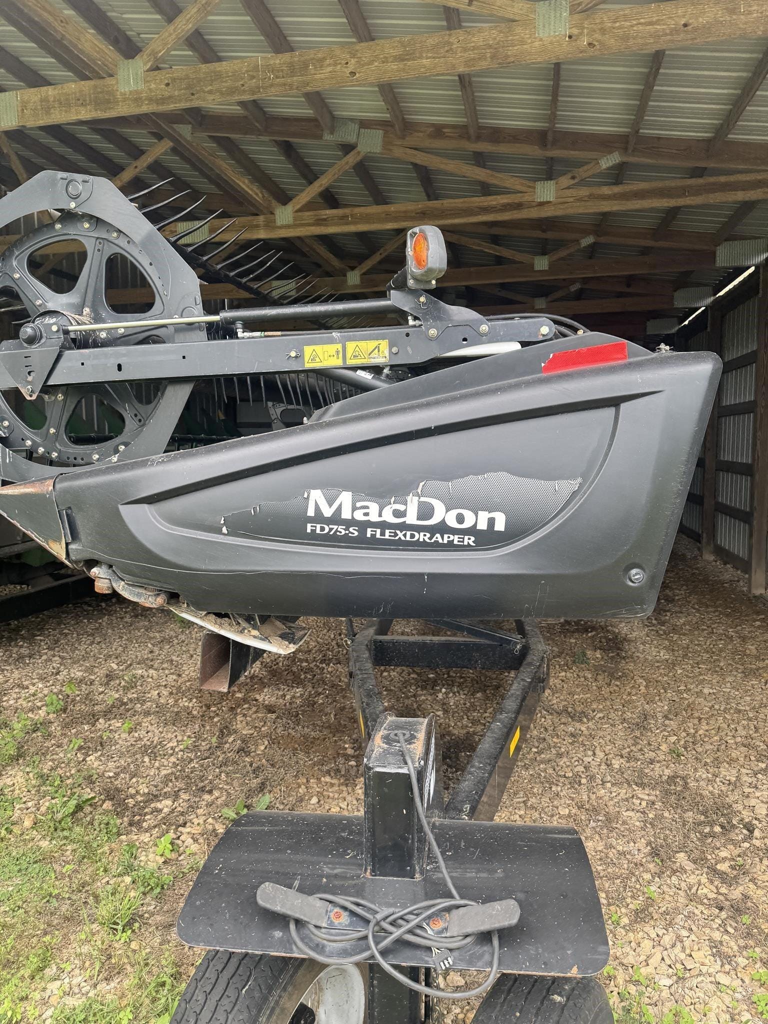 2015 MacDon FD75 Equipment Image0