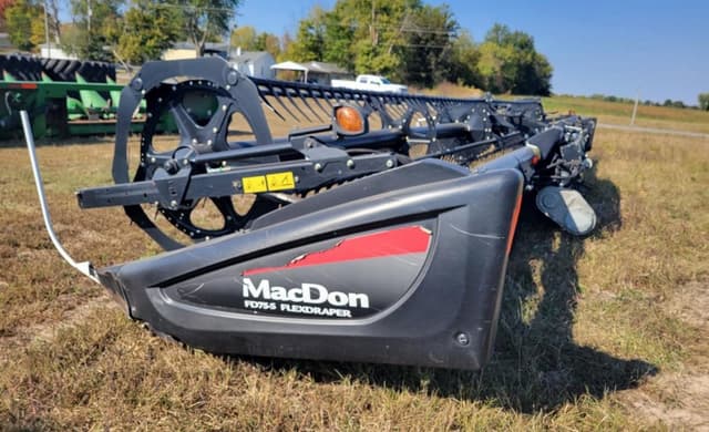 Image of MacDon FD75S equipment image 1