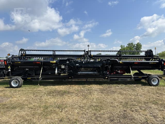 Image of MacDon FD75 equipment image 2