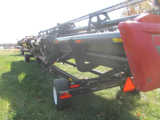 Image of MacDon FD75D equipment image 3