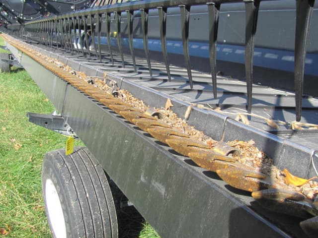 Image of MacDon FD75D equipment image 1