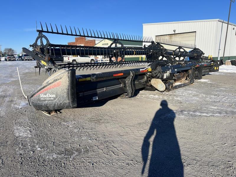 2015 MacDon FD75 Equipment Image0
