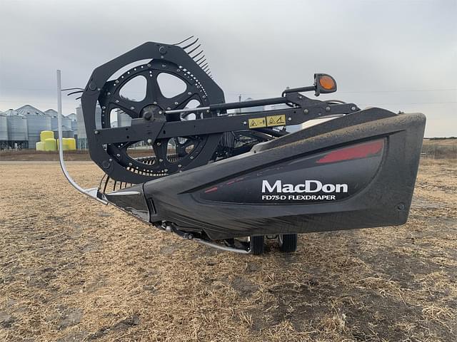 Image of MacDon FD75D equipment image 2