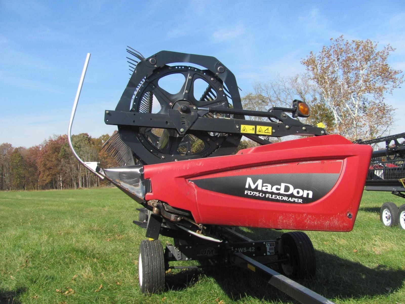 2015 MacDon FD75D Equipment Image0